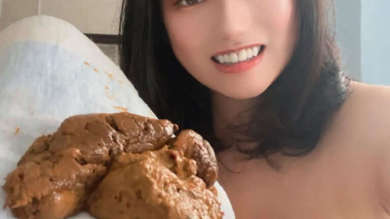 素人女子の自宅からの脱糞生配信のようなウンコの自撮り映像